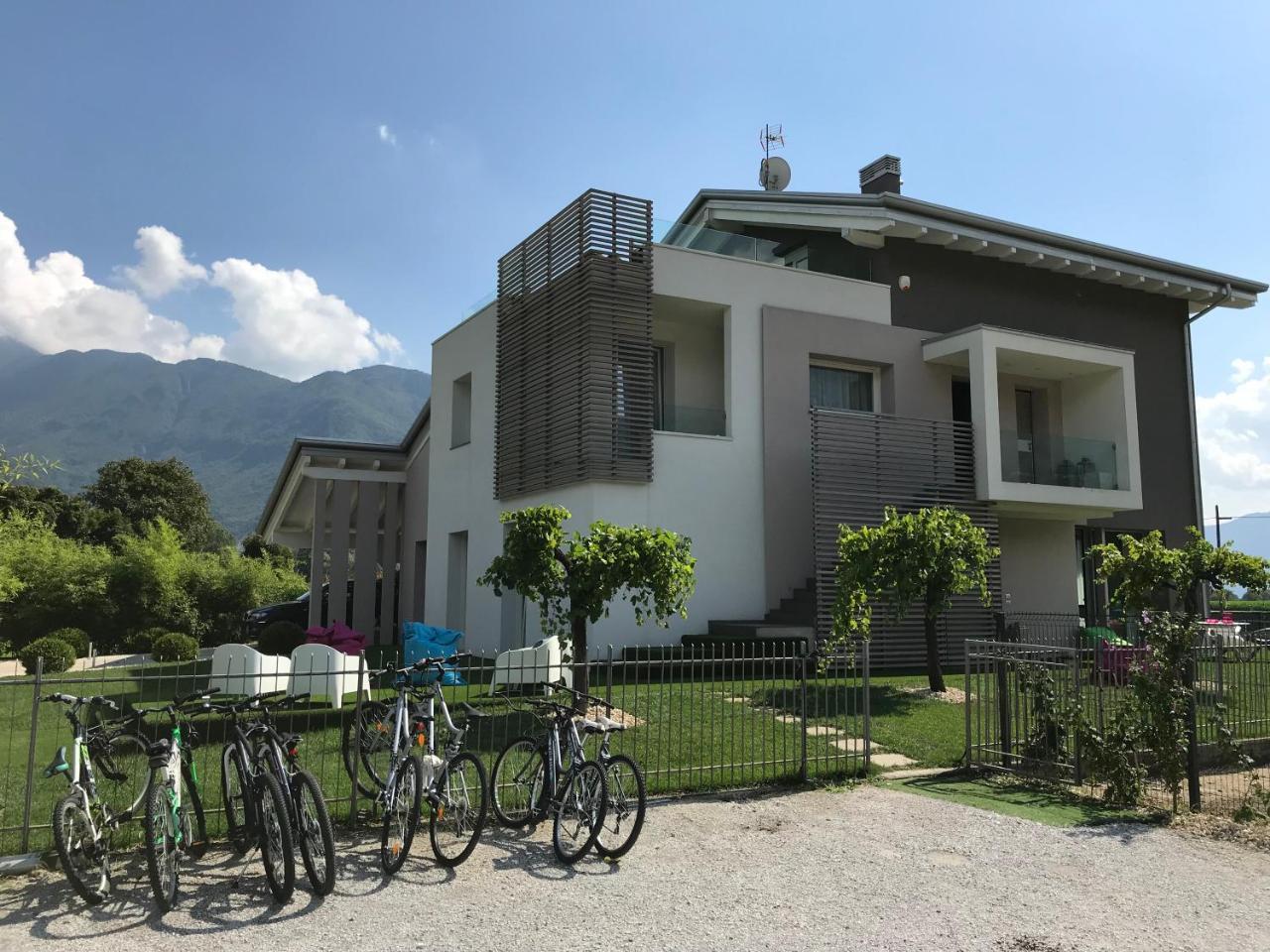Art B&B Design Costa Volpino Kültér fotó