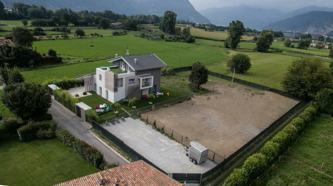 Art B&B Design Costa Volpino Kültér fotó