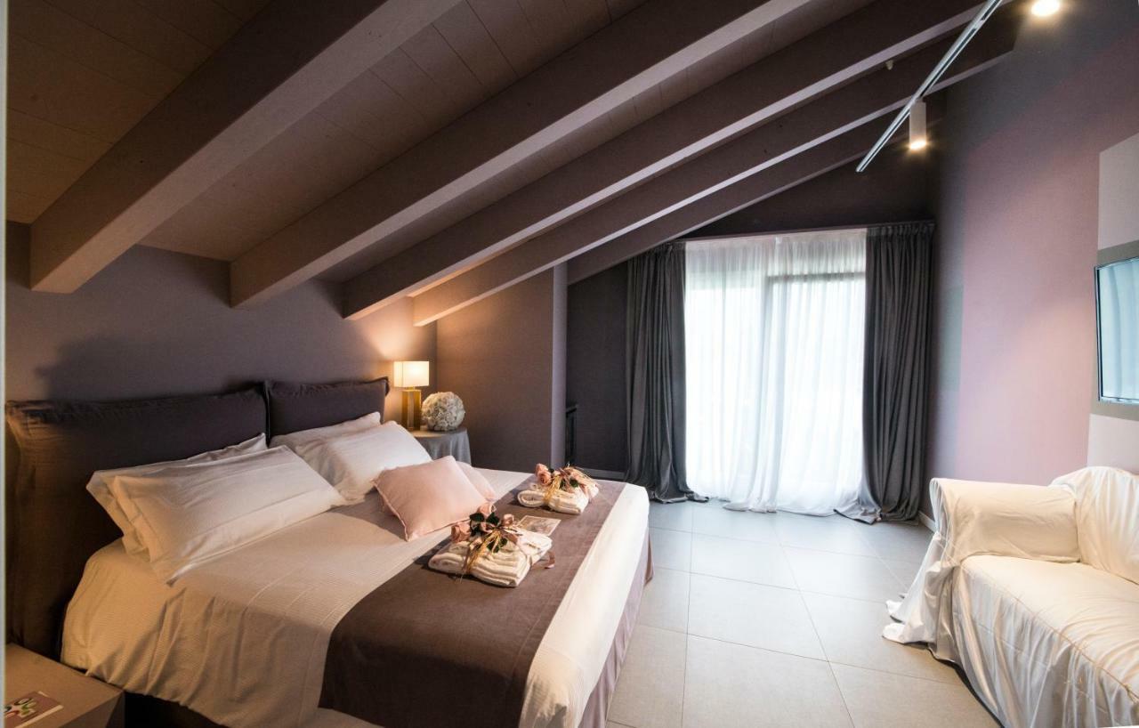Art B&B Design Costa Volpino Kültér fotó